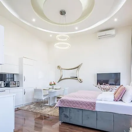 Apartment Opera Luxury
