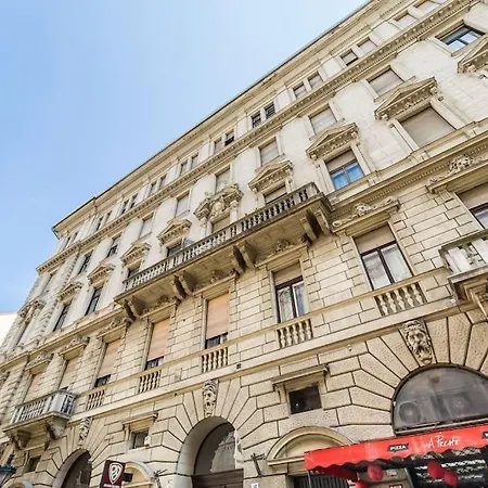 Opera Luxury Apartment *